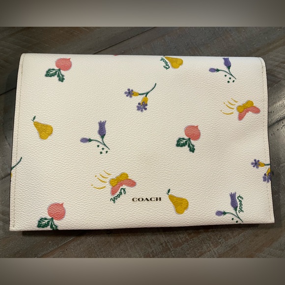 Coach Large Turnlock Pouch/Clutch in Garden Print - Picture 11 of 15